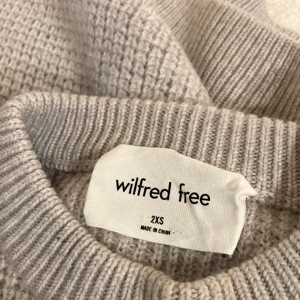 Aritzia Wilfred pale gray waffle, knit, crewneck sweater, size 2XS - Picture 2 of 7